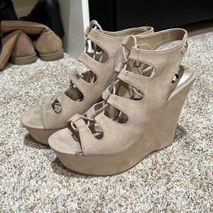 Like new Guess Wedges W9.5
